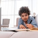 الذكاء الاصطناعي في مدارس الإمارات: تأمين مستقبل طفلك التعليمي